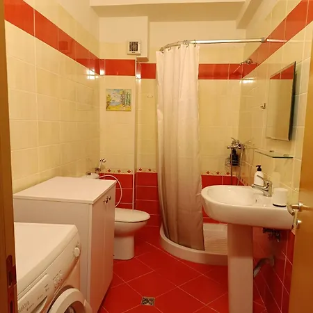 Center Apartment *